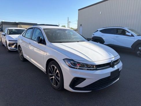Used 2025 Volkswagen Jetta Sport image 2