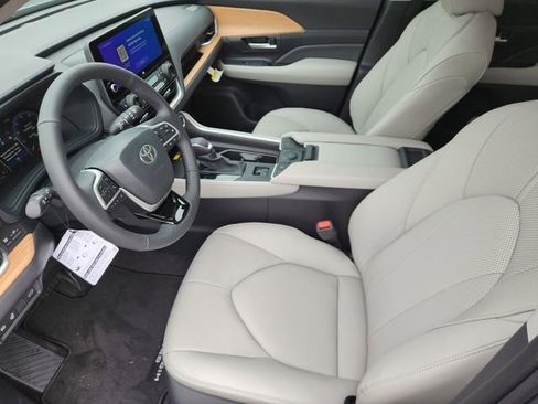 New 2026 Toyota Grand Highlander Limited FWD image 11