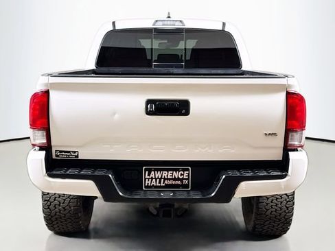 Used 2018 Toyota Tacoma TRD Sport AWD/4WD image 5