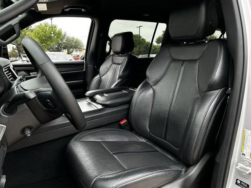Used 2024 Jeep Wagoneer L Series II RWD image 27