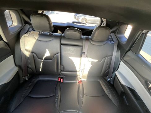 Used 2025 Jeep Compass Limited image 40