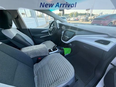 Used 2017 Chevrolet Bolt LT FWD image 4