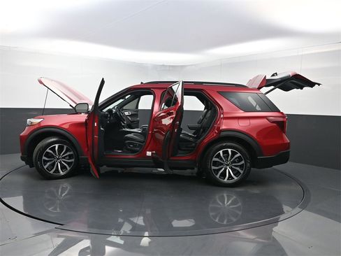 Used 2020 Ford Explorer ST w/ Premium Technology Package image 39