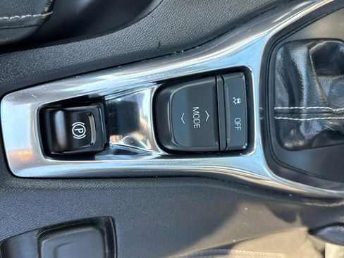 Used 2019 Chevrolet Camaro LT image 23