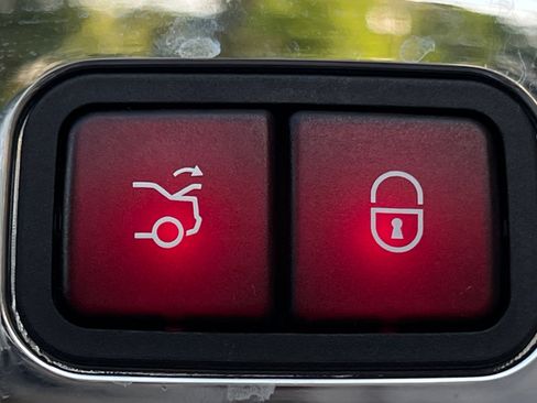 Used 2004 Maybach 57 image 58