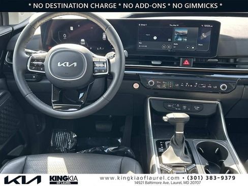 Used 2025 Kia Carnival SX Prestige FWD image 2