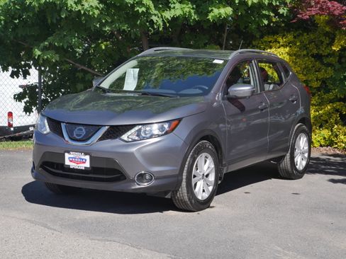 Used 2019 Nissan Rogue Sport SV w/ Technology Package AWD/4WD image 2