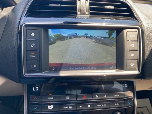 Used 2017 Jaguar XE Prestige RWD image 27
