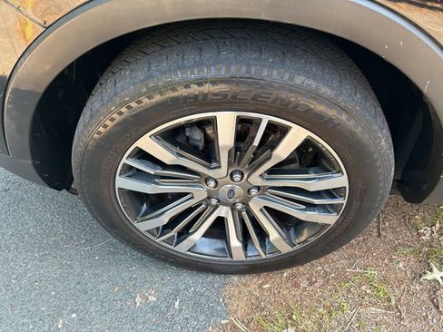 Used 2017 Ford Explorer Platinum AWD/4WD image 11