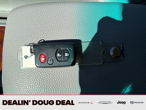 Used 2013 Toyota Highlander Limited AWD/4WD image 29