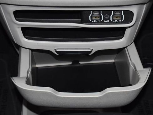 Used 2024 Chrysler Pacifica Touring-L image 20