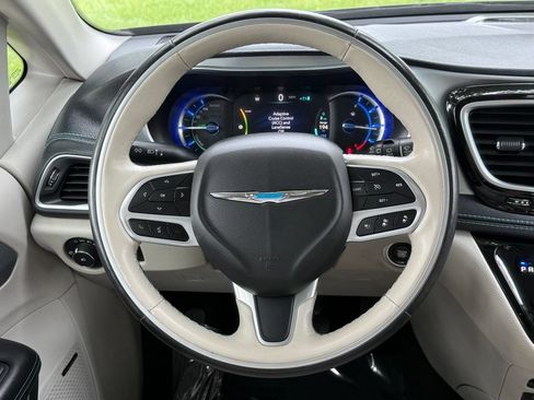 Used 2020 Chrysler Pacifica Limited w/ Advanced Safetytec Group FWD image 32