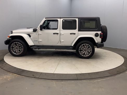 Used 2023 Jeep Wrangler Unlimited Sahara w/ Cold Weather Group AWD/4WD image 2