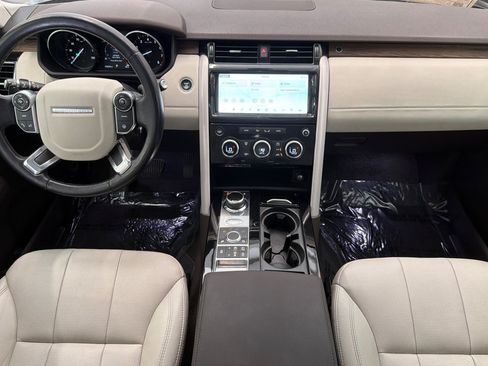 Used 2017 Land Rover Discovery HSE AWD/4WD image 16