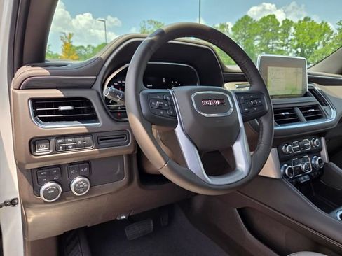 Used 2024 GMC Yukon XL SLT w/ SLT Luxury Package AWD/4WD image 11