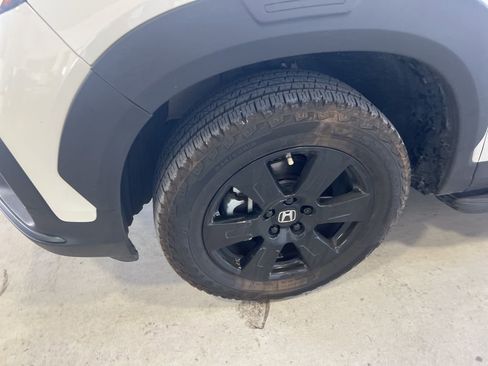 Used 2022 Honda Pilot TrailSport image 3