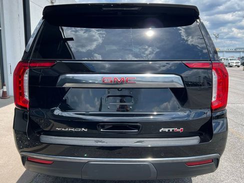 Used 2023 GMC Yukon XL AT4 w/ Technology Package AWD/4WD image 5