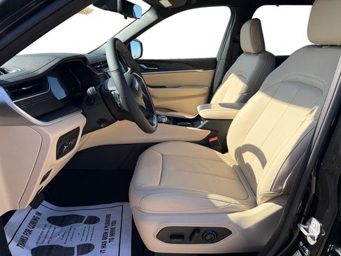 New 2025 Jeep Grand Cherokee L Limited w/ Luxury Tech Group II image 9