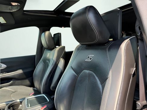 Used 2019 Chrysler Pacifica Limited w/ S Appearance Package FWD image 43