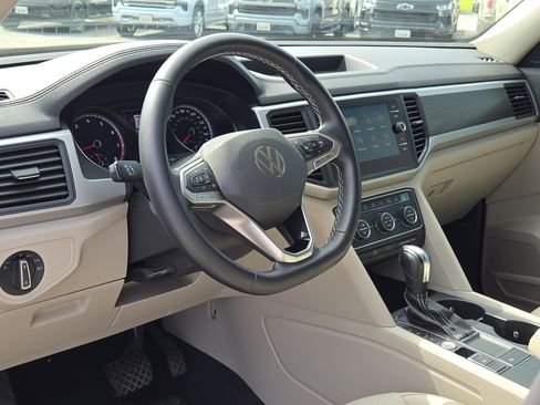 Used 2021 Volkswagen Atlas SE FWD image 16