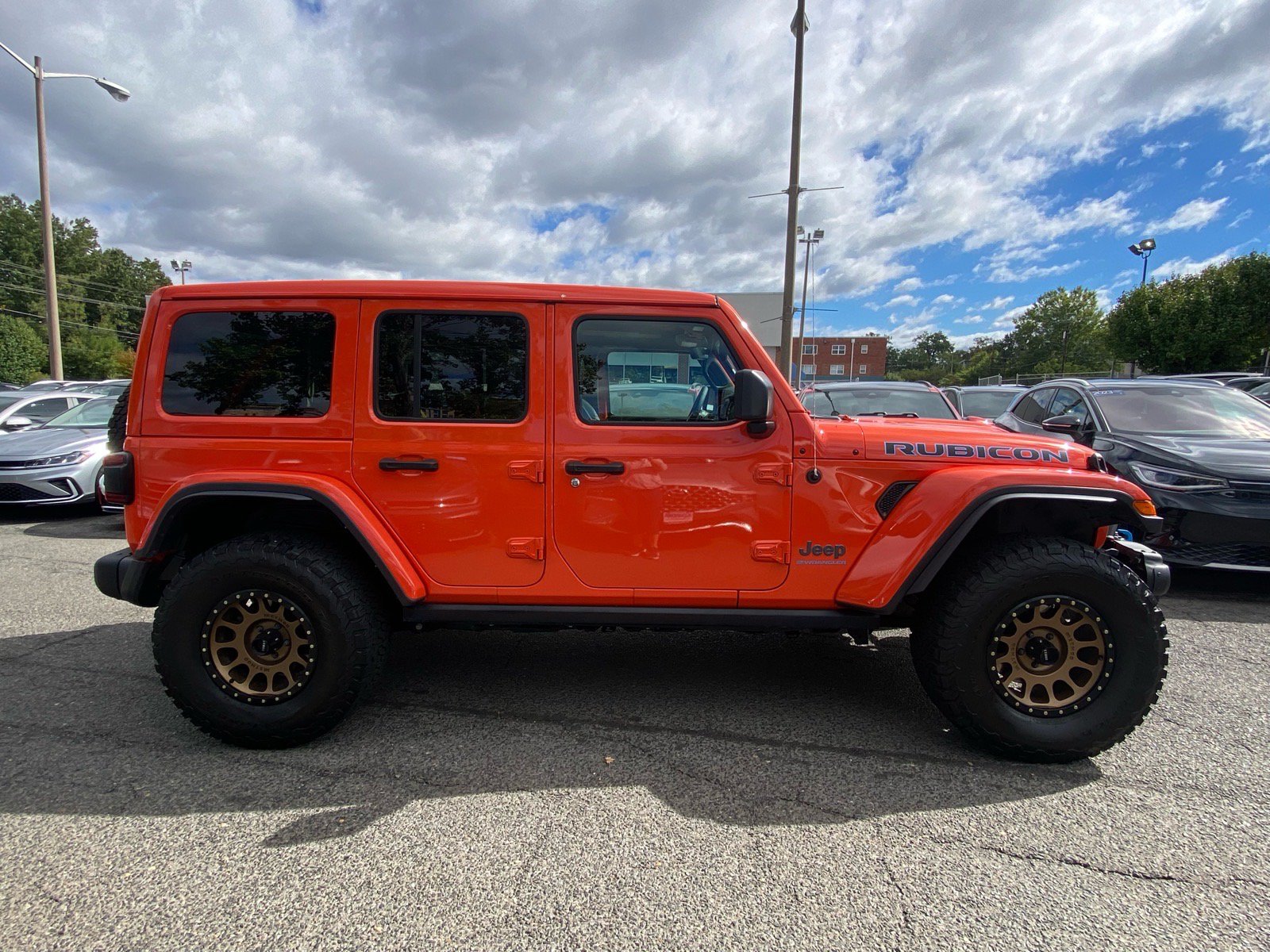 Used 2023 Jeep Wrangler Unlimited Rubicon 4xe w/ Steel Bumper Group AWD/4WD image 2