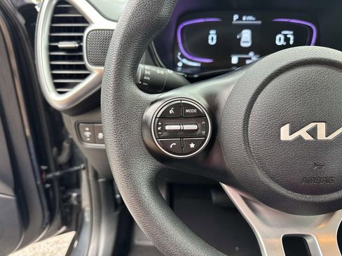 Used 2025 Kia Soul LX w/ LX Technology Package FWD image 23