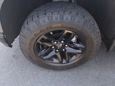 Used 2020 Chevrolet Silverado 1500 LT Trail Boss image 21