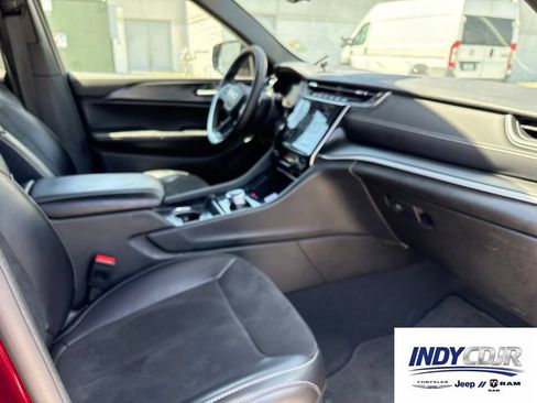 Used 2024 Jeep Grand Cherokee Altitude AWD/4WD image 14