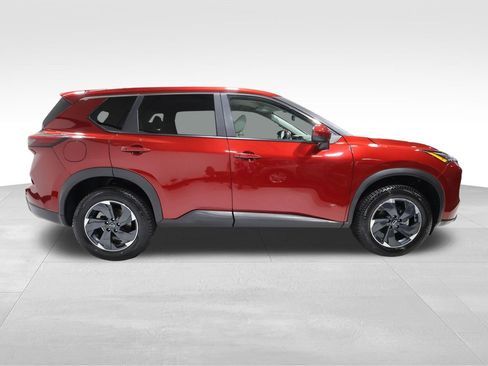 Used 2025 Nissan Rogue SV image 5