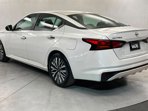 Used 2024 Nissan Altima 2.5 SV image 3