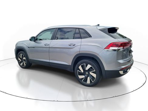 Used 2024 Volkswagen Atlas Cross Sport SE FWD image 3