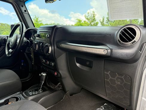 Used 2016 Jeep Wrangler Unlimited Sport w/ Quick Order Package 24S AWD/4WD image 24