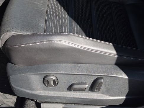 Used 2019 Volkswagen Golf R 4-Door image 10