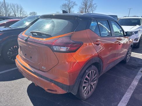 Used 2023 Nissan Kicks SV image 3
