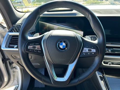 Used 2025 BMW X5 xDrive50e AWD/4WD image 11