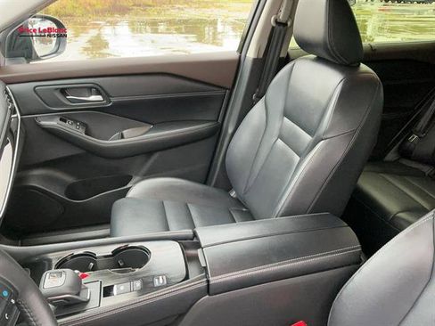 Used 2023 Nissan Rogue SL w/ SL Premium Package image 12