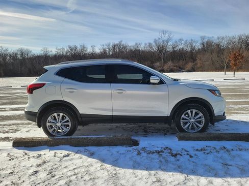 Used 2017 Nissan Rogue Sport SV w/ SV Premium Package FWD image 6