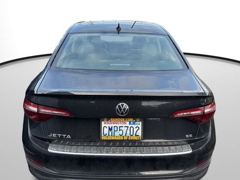 Used 2024 Volkswagen Jetta SE image 2