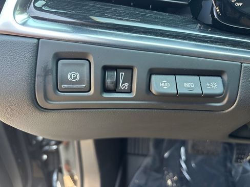 Used 2025 Cadillac XT5 Premium Luxury w/ Technology Package AWD/4WD image 13
