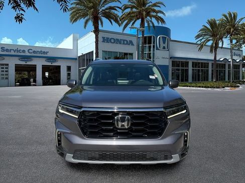 Used 2023 Honda Pilot Touring image 3