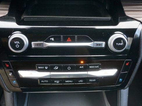 Used 2024 Ford Explorer Limited image 17