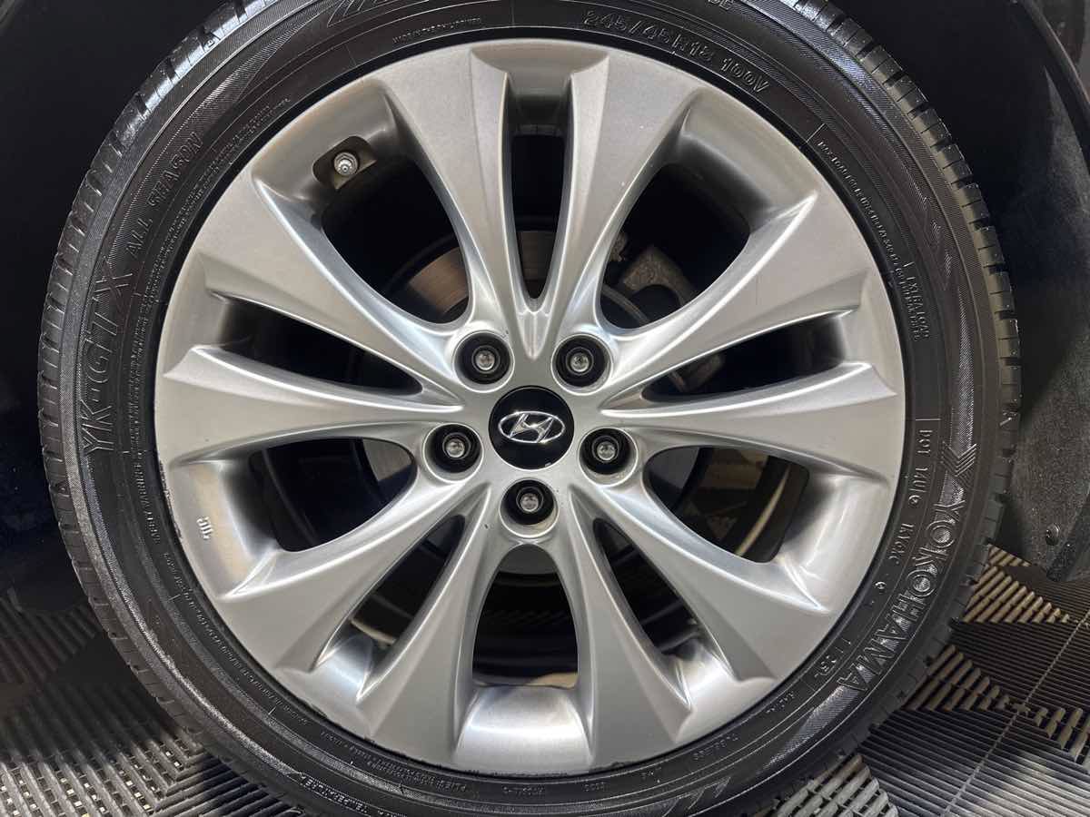 Used 2014 Hyundai Azera FWD image 27