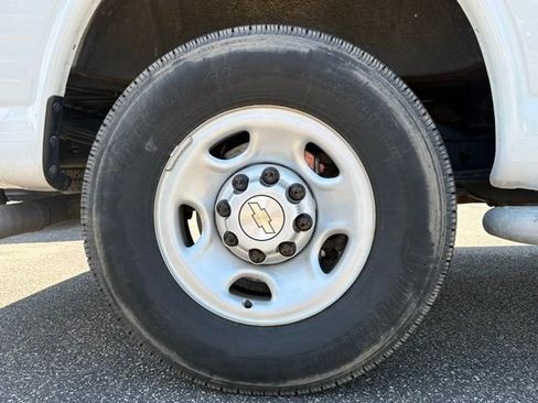 Used 2024 Chevrolet Express 2500 w/ Driver Convenience Package RWD image 19