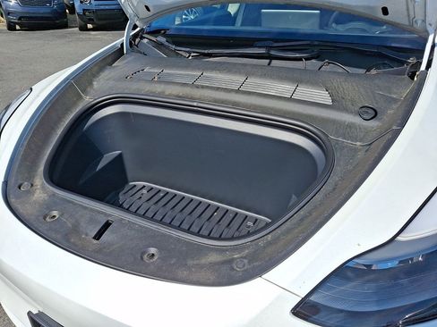 Used 2023 Tesla Model Y Long Range AWD/4WD image 29