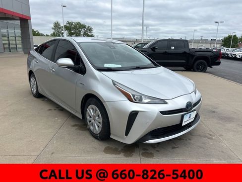 Used 2020 Toyota Prius LE FWD image 4
