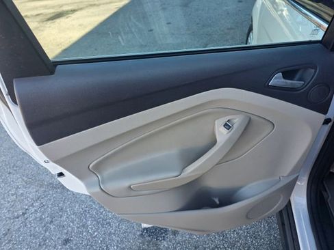 Used 2013 Ford C-MAX SEL image 18