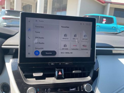 Used 2025 Toyota Corolla SE w/ SE Premium Package FWD image 23