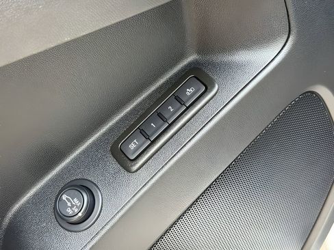 Used 2023 Chevrolet Equinox Premier FWD image 14