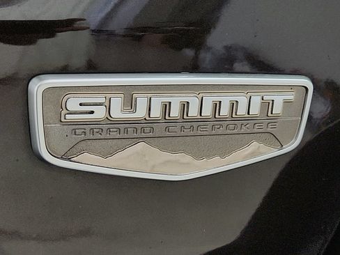 Used 2017 Jeep Grand Cherokee Summit w/ Platinum Series Group AWD/4WD image 41