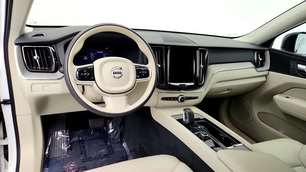 Used 2024 Volvo XC60 B5 Plus w/ Climate Package AWD/4WD image 13